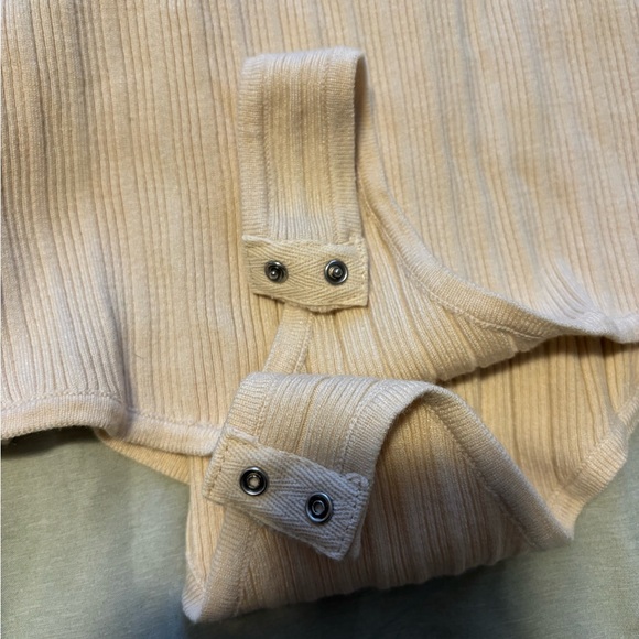 Macy’s Long sleeve Ribbed Bodysuit - Picture 3 of 5